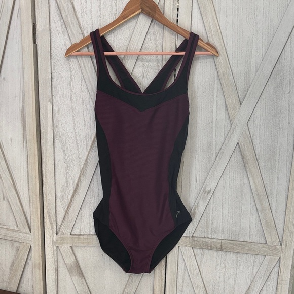 Speedo Burgundy and Black One-Piece Swimsuit - Picture 1 of 4